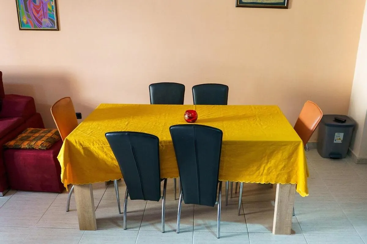 Lejlighed Cozy Flat At Komuna E Parisit Tirana