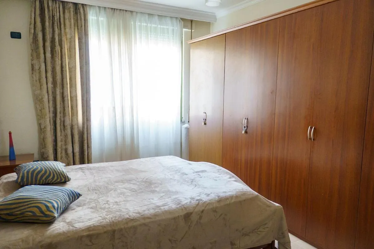 Cozy Flat At Komuna E Parisit Tirana 0*,